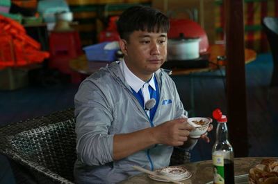 “極限男人幫”100元玩轉海南 黃渤秀廚藝“松鼠迅”逆襲 - 中國日報網